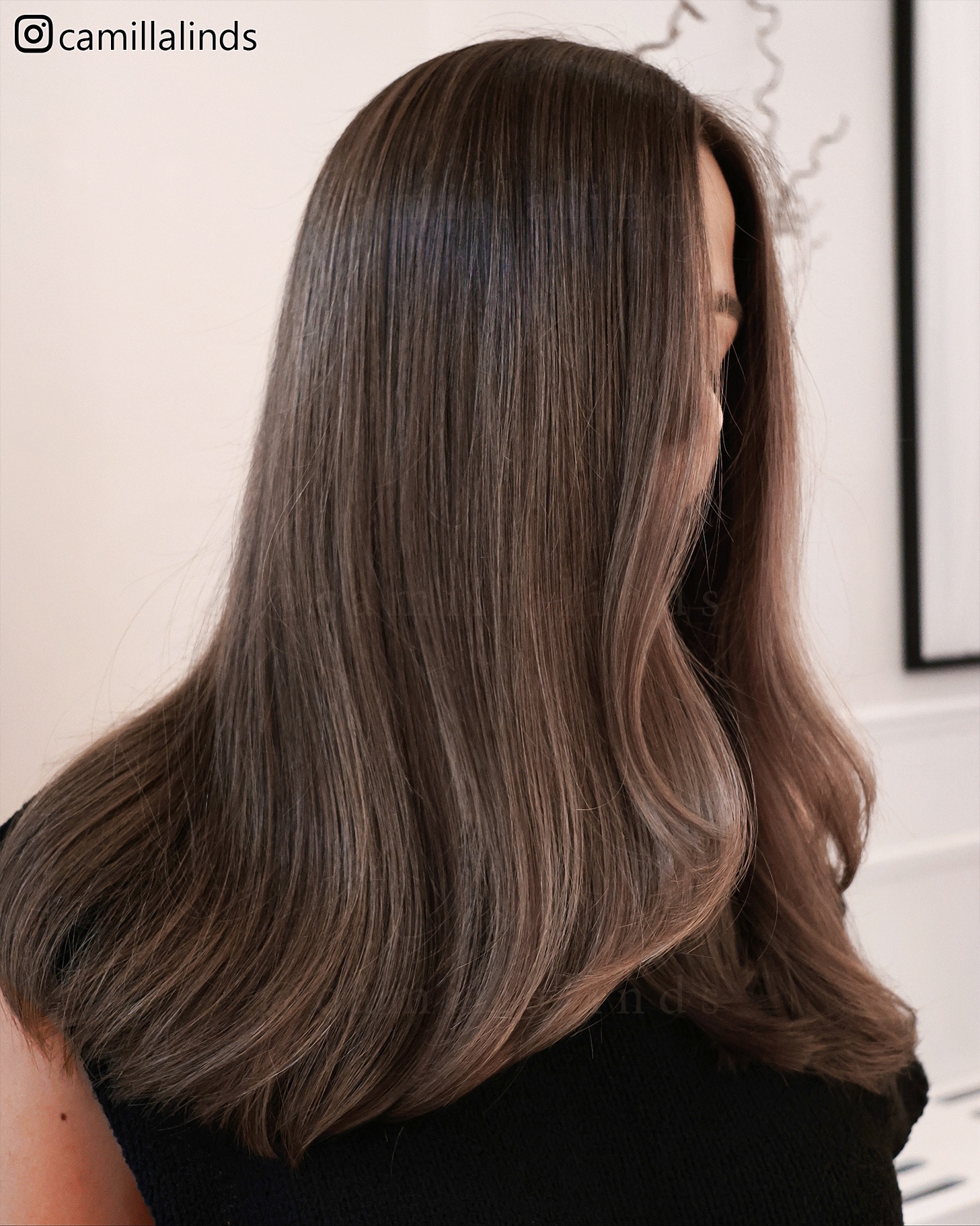 teasylights frisyr med ljusa och mörka slingor i en lyxig seamless blond hårfärg